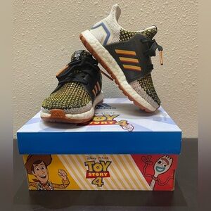 UltraBOOST 19 I ( Toy Story - woody)
